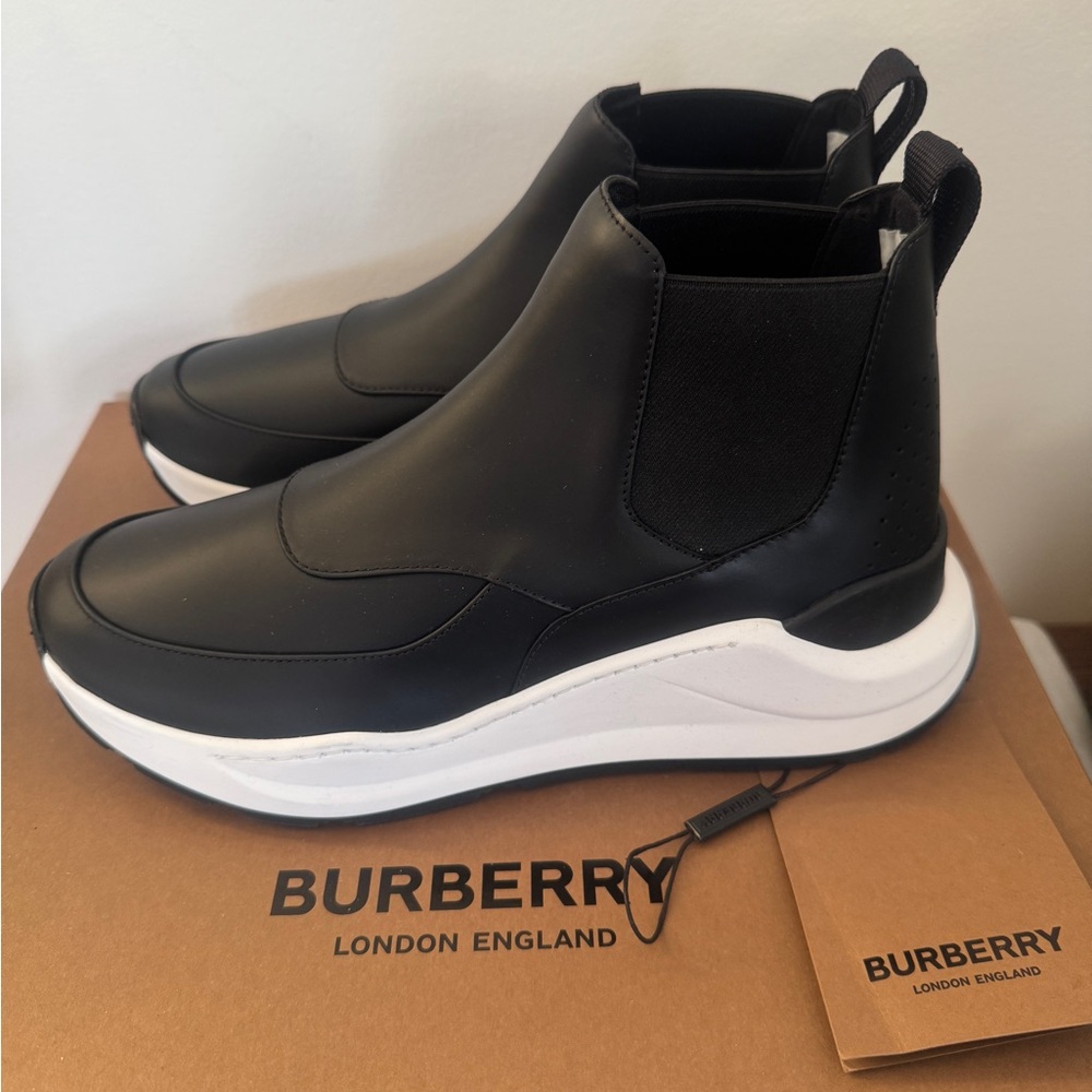 BURBERRY Contrast Chelsea Black High Top Sneaker